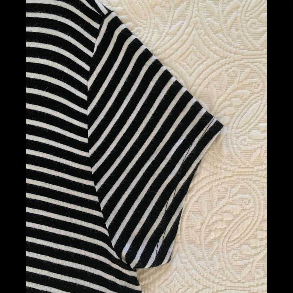 Rue 21 Shirt Criss Cross V Neck Curved Hem Rayon Stripes Black White Women’s M - Picture 6 of 10